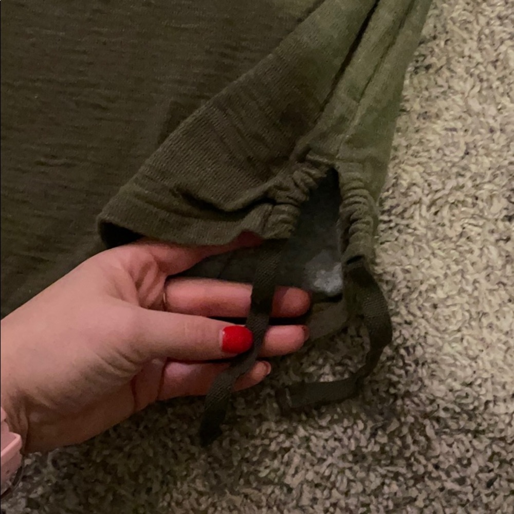 Green sweater - Picture 2 of 3